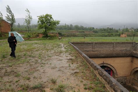 地坑院排水|雨天实拍山西地坑院怎么排水，住在下面的人们又是怎样生活的